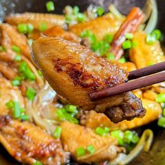 A picture of Cola Cola Wings.