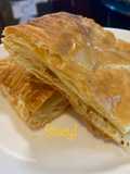 Σαν Ζαμπονοτυρόπιτα με Gouda (Ham and Cheese in Puff Pastry)!