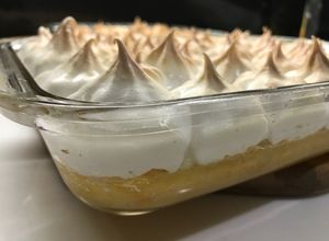Una foto de Postre de boniatos con coco y merengue