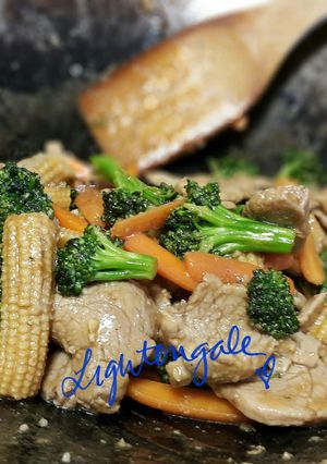 A picture of Honey Ginger Sriracha Pork Stir-fry.