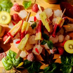 A picture of Kiwi Strawberry Popsicles.
