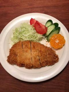A picture of Crispy and Tender Pork Cutlets with Fresh Breadcrumbs.