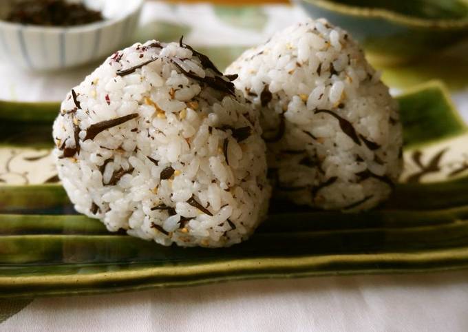 Simple Way to Prepare Mario Batali For Bentos Shiso Hijiki Seaweed Onigiri Rice Balls
