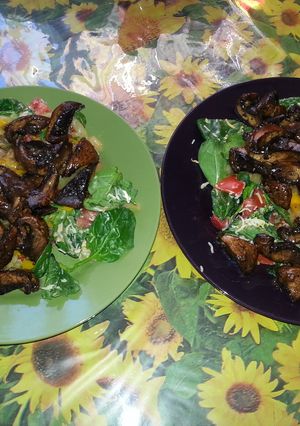 A picture of Portobello mushroom salad.