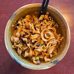 A picture of Hoisin Garlic Noodles.