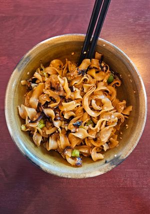 A picture of Hoisin Garlic Noodles.