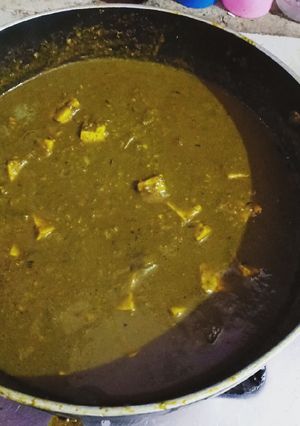 A picture of Palak paneer.