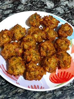 A picture of Corn spinach fritters.