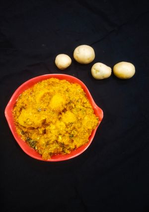 A picture of Dum aloo.
