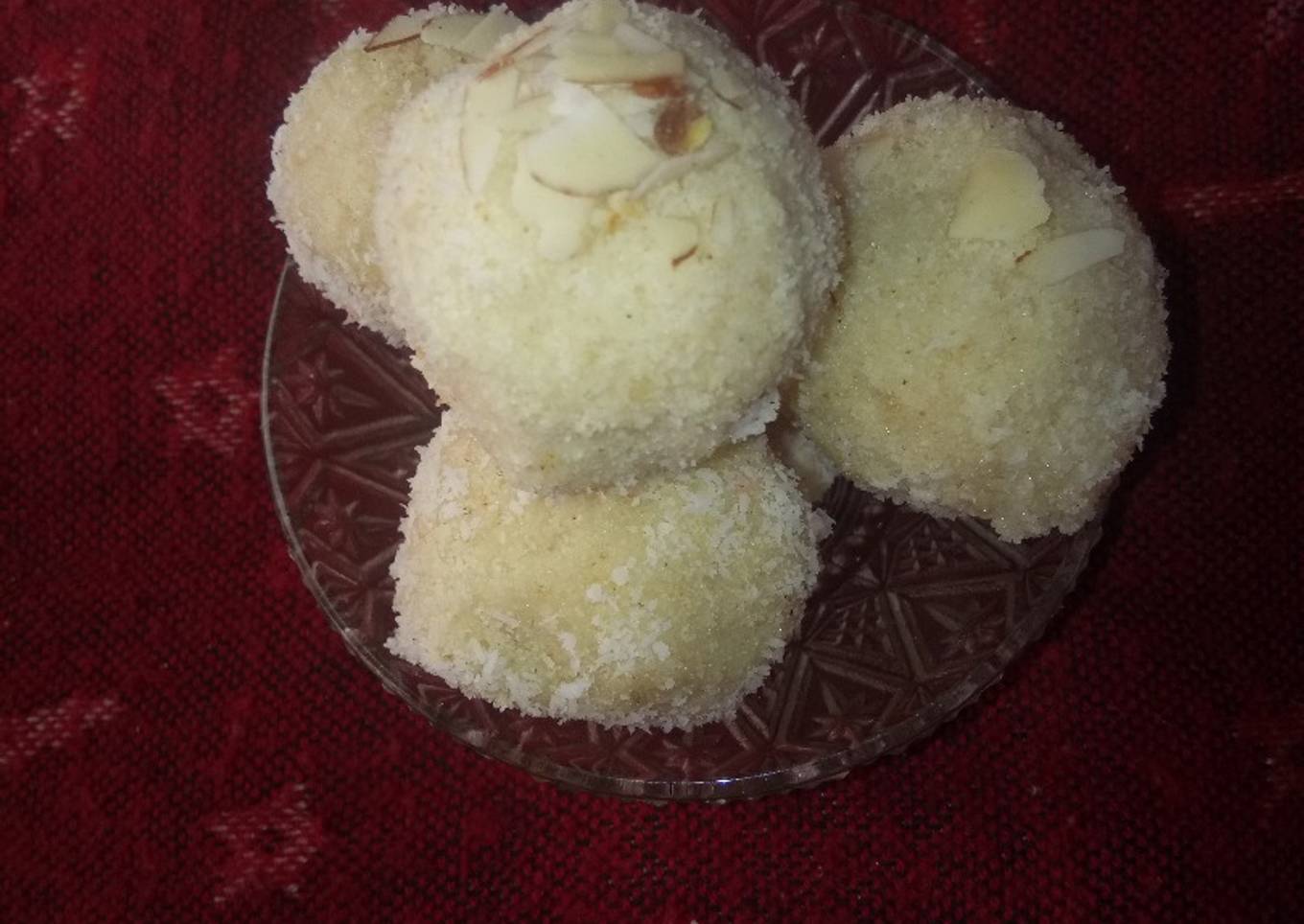 Semolina coconut ladoo