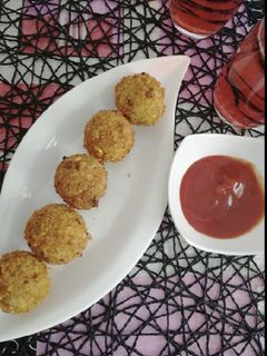A picture of Sweet corns and zucchini rolls.