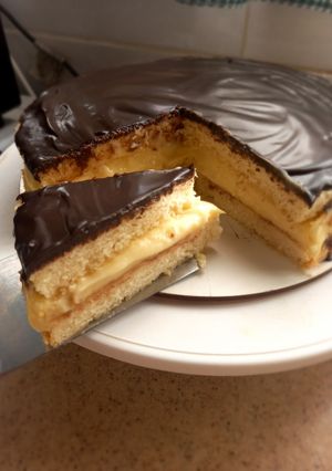 Una foto de Torta boston/ boston cream pie 💜