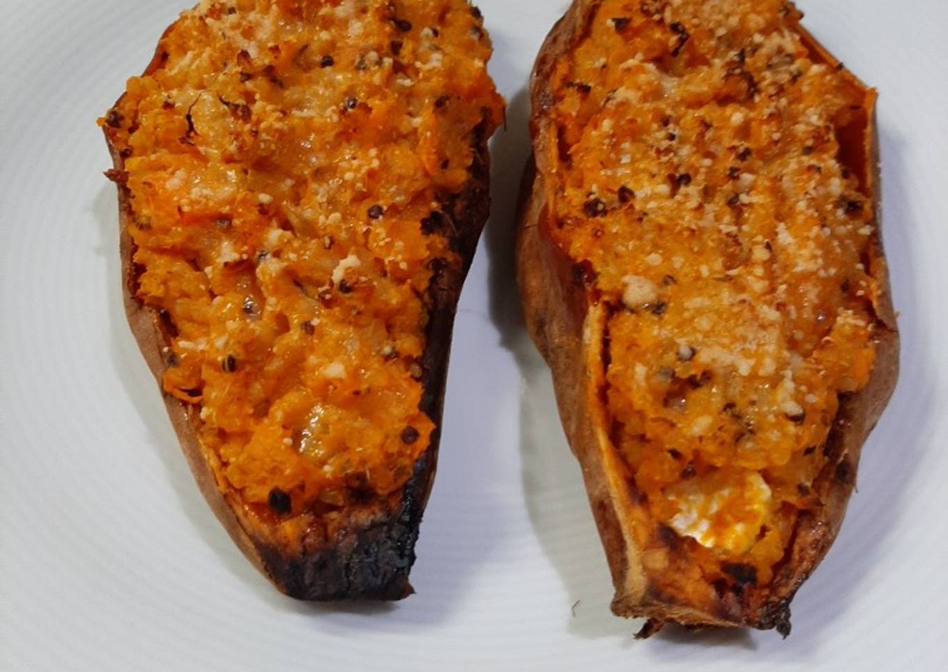 Boniatos rellenos de quinoa y queso de cabra