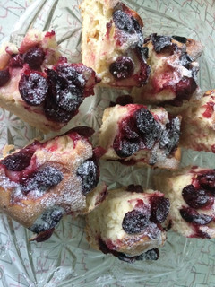 Bögrés, meggyes süti recept fotója