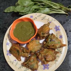 A picture of Crispy palak folded Frankie.