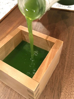 Una foto de Chupito de Sake de té Matcha