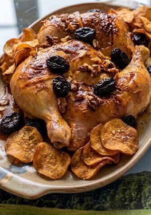 Una foto de Pollo Asado Caramelizado con Ciruelas Pasas