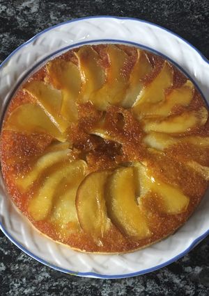 Una foto de Torta invertida de manzana