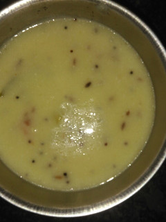 ગુજરાતી કઢી(Gujarati Kadhi Recipe in Gujarati) રેસીપી મુખ્ય ફોટો