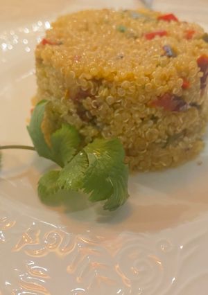 Una foto de Quinoa con pimentón verde, rojo y tomates deshidratados #Stilepiretta