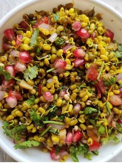 સ્પ્રાઉટ મગ મસાલા (Sprout Moong Masala Recipe In Gujarati) રેસીપી મુખ્ય ફોટો
