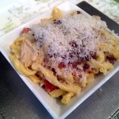 A picture of Turkey with pointed peppers, creme fraiche and pasta..