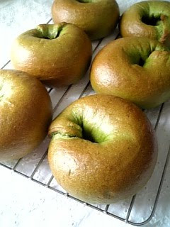 A picture of Fluffy & Chewy Soft Spinach Bagels.