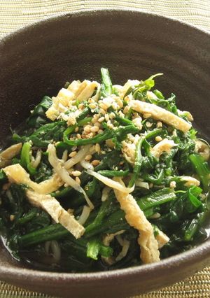 A picture of Parboiled Chrysanthemum Greens and Spinach.