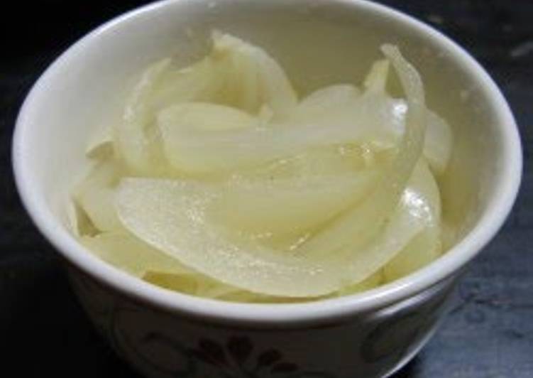 Steps to Make Quick Macrobiotic Onions Simmered in Plum Vinegar