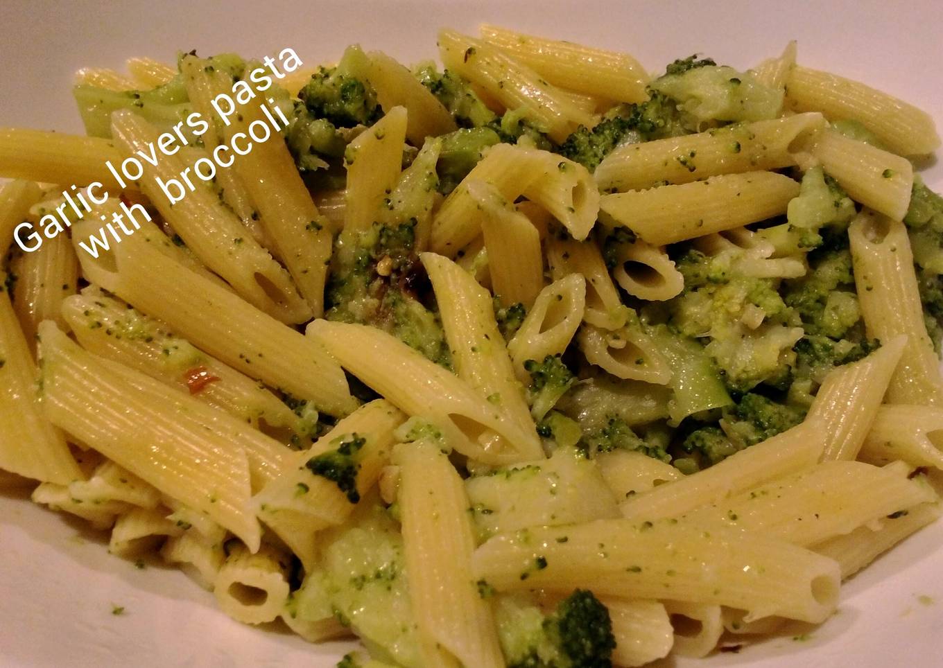 Pasta for broccoli lovers with garlic