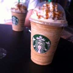 A picture of Starbucks caramel frappchino.