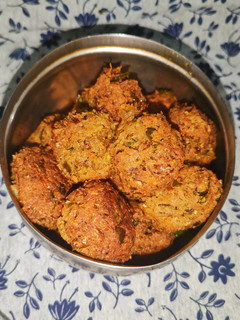 வாழைப்பூ கோலா உருண்டை(vaalaipoo kola urundai recipe in tamil) செய்முறை முக்கிய புகைப்படம்