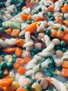 A picture of Garlic Noodles and Veggies.