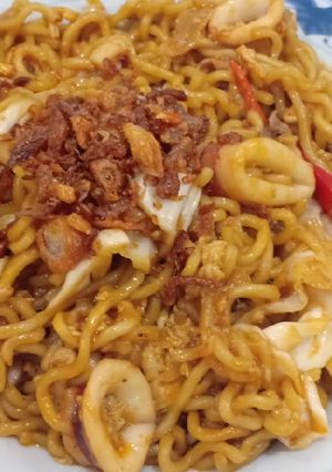 Foto resep Indomie goreng cumi pedes