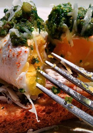 A picture of Eggs Pesto.