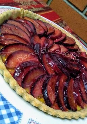 Una foto de Tarta de ciruelas quemadas.😍👩🏼‍🍳📣