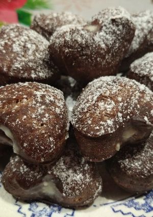 Фото Шоколадні пончики з молочним кремом🥯.