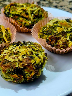 Una foto de Muffins de acelga y parmesano