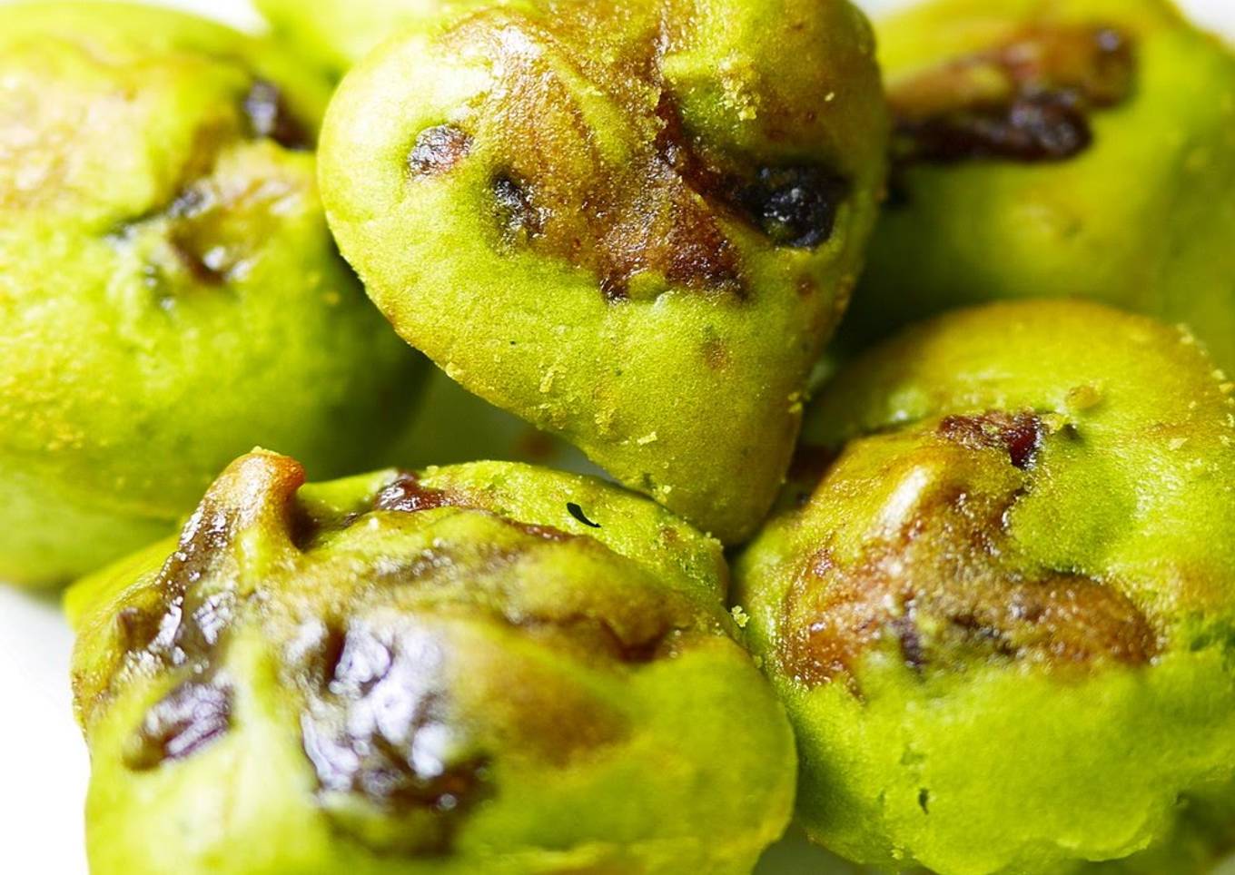 Japanese Style Mini-Cupcakes with Matcha and Red Bean Paste