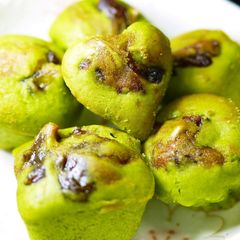 A picture of Japanese Style Mini-Cupcakes with Matcha and Red Bean Paste.