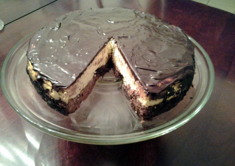 Chocolate and Vanilla Layered Crustless Cheesecake Chocolate and Vanilla Layered Crustless Cheesecake