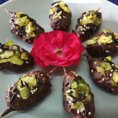 A picture of Sesame Badam Chocolate Toffee.