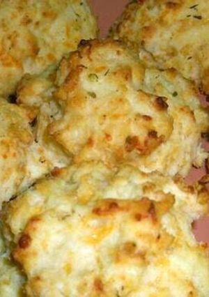 A picture of Easy Mock Red Lobster Biscuits.