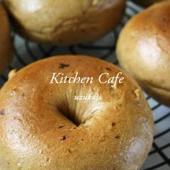 A picture of Brown Sugar Bagels with Walnuts.