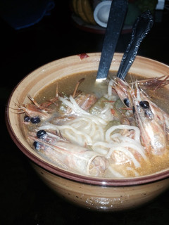 Una foto de Caldo de Langostinos