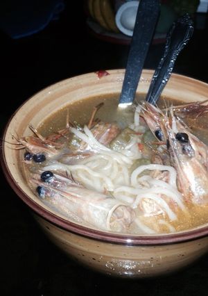 Una foto de Caldo de Langostinos