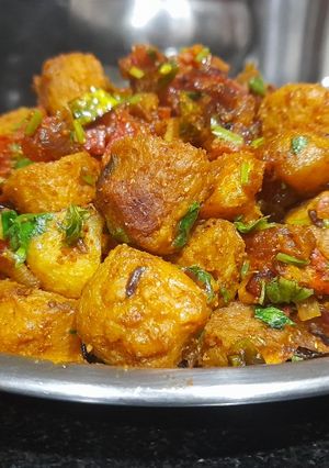 आलू और सोयाबीन की सब्जी (Aloo aur soyabean ki sabzi recipe in Hindi) रेसिपी मुख्य फोटो