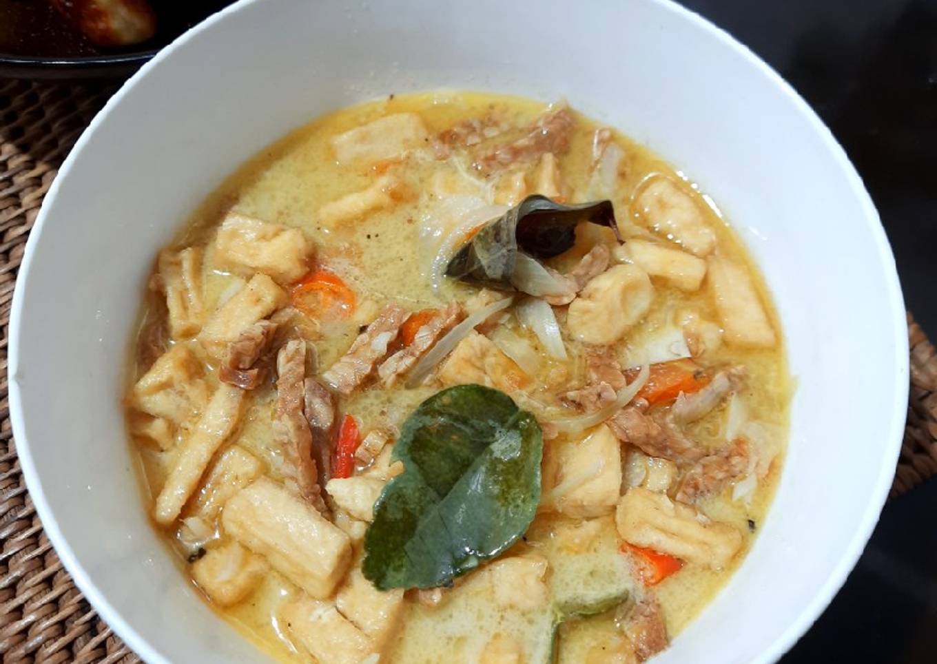 Tahu Tempe goreng kuah santan