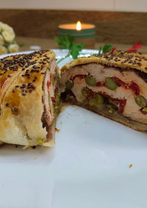 Una foto de Wellington de pollo con espárragos