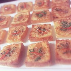 A picture of Crispy Shrimps and Garlic Bread.